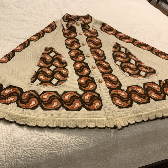 Vintage 1960-70’s Sturbridge Native American Cream Pattern Cape Buttons SzMedium - Picture 2 of 13